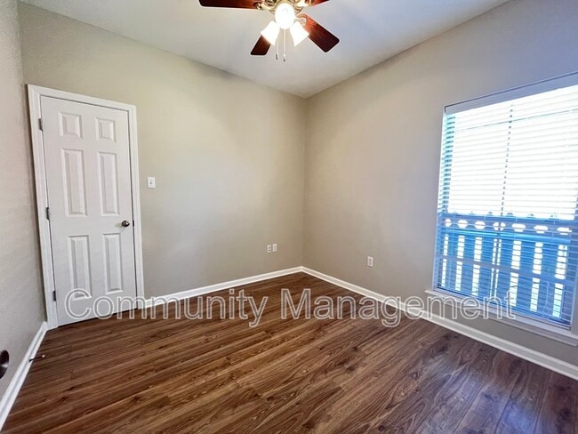 Building Photo - 40357 Creekway Cove Ct