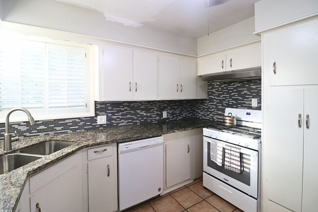 Building Photo - 5339 Carew St
