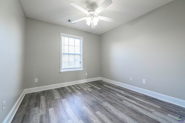 Building Photo - 307 Nile Ln