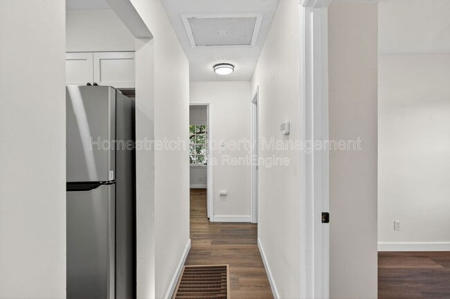 Building Photo - 437 Lanark Rd