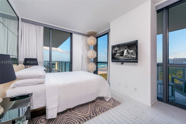 Building Photo - 2201 Collins Ave