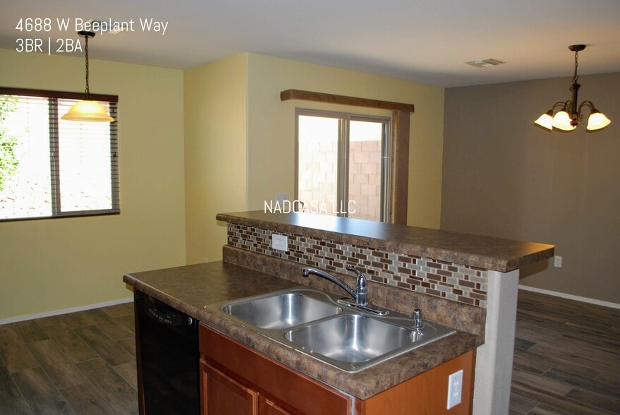 Building Photo - 4688 W Beeplant Way