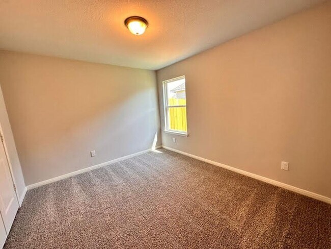 Building Photo - Nearly New 3-Bedroom Home in Hewitt, TX – Modern Living at Its Best