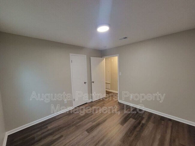 Building Photo - 139 Stoneybrooks Pl