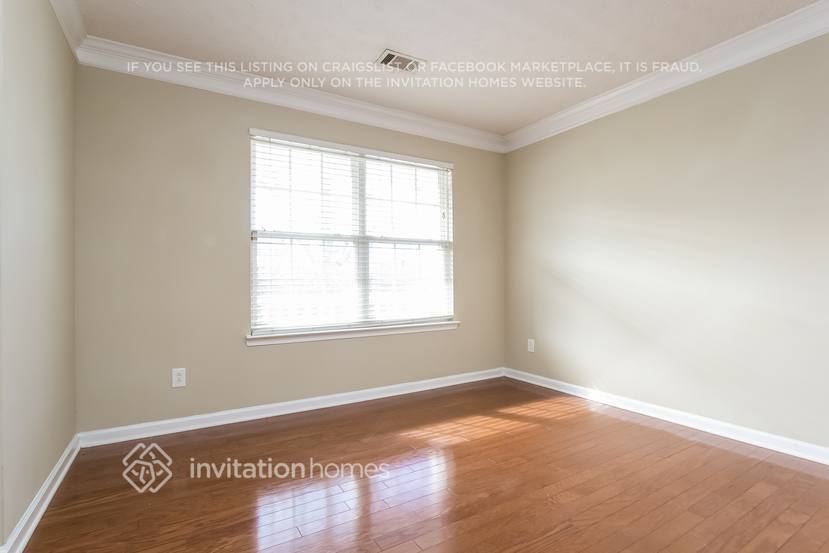 Building Photo - 1026 Hawthorn Ln