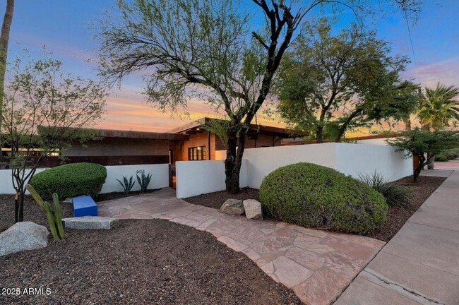 Building Photo - 902 W Verde Ln