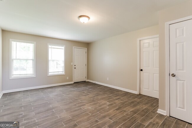 Building Photo - 147 Portland Rd