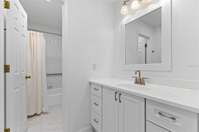 Building Photo - 3010 W Grovewood Ct