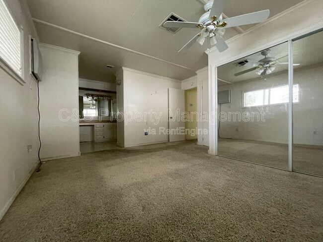 Building Photo - 21100 State St