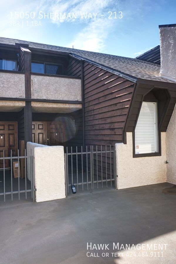 Building Photo - Spacious 3-Bedroom Condo in Gated Parkwood...