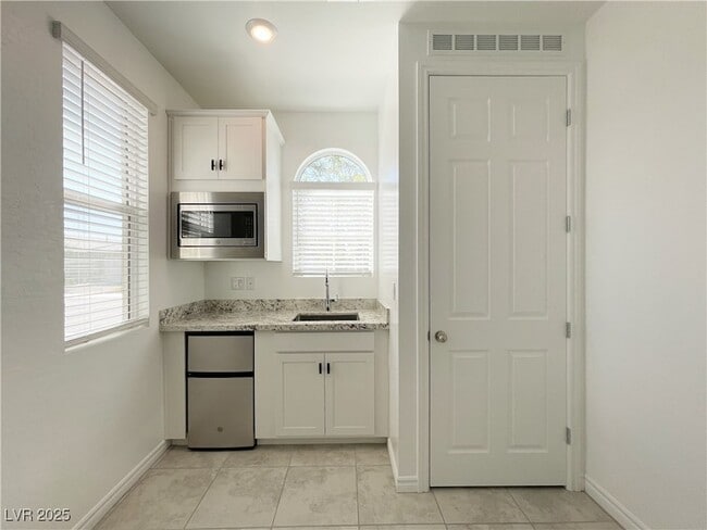 Building Photo - 3762 Neblina Dr