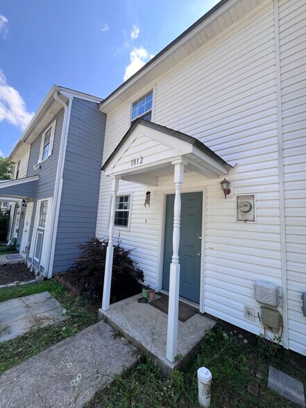 Building Photo - 1812 Lilac Ln