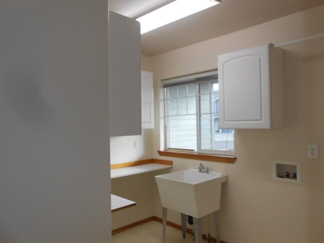 Building Photo - 20946 Lupine Ave