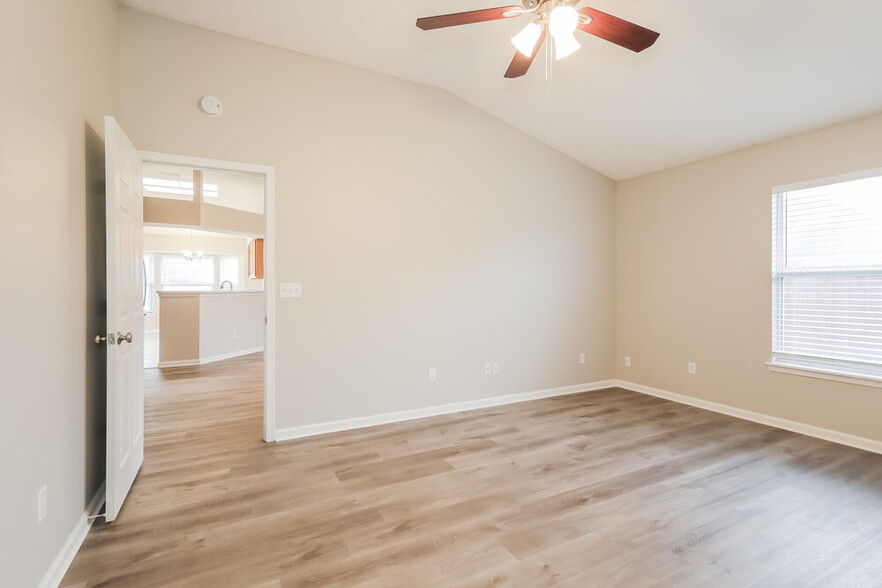 Building Photo - 311 Island View Cir