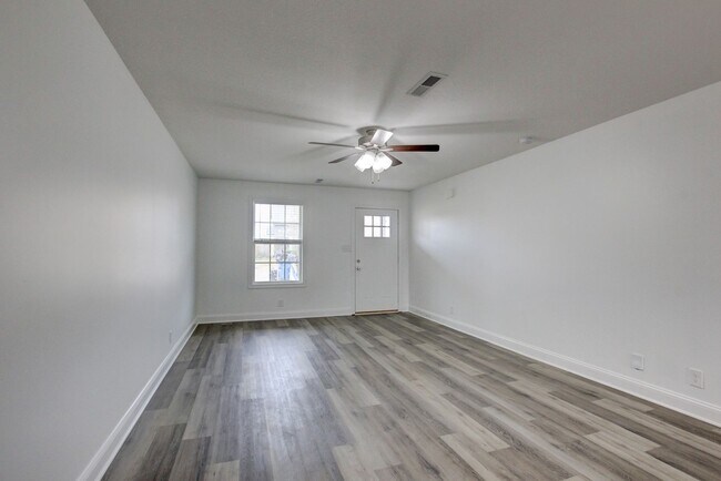 Building Photo - Fresh and so Clean Clean Close to Everything!