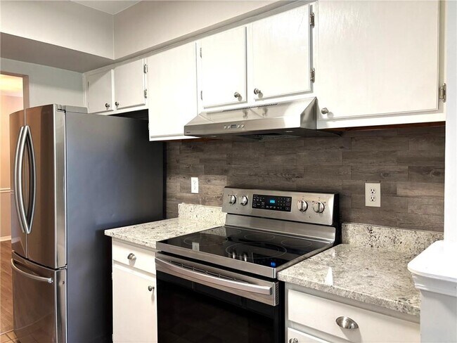 Building Photo - 1319 Old Hammond Chase