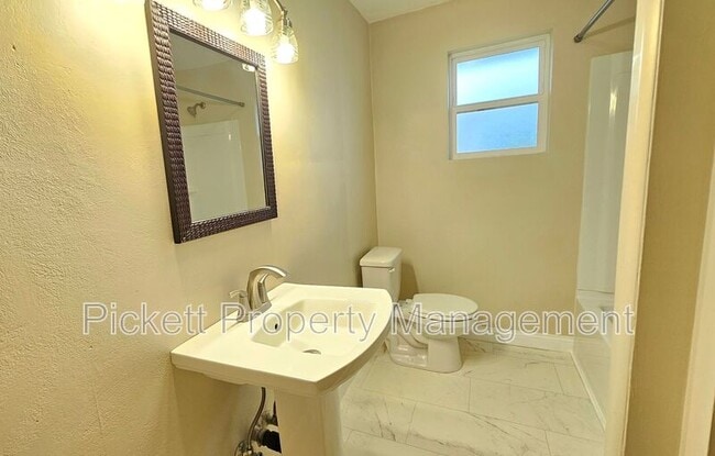 Building Photo - 2514 Spring St