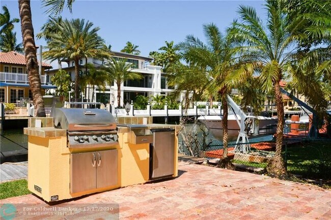 Building Photo - 447 Coral Way
