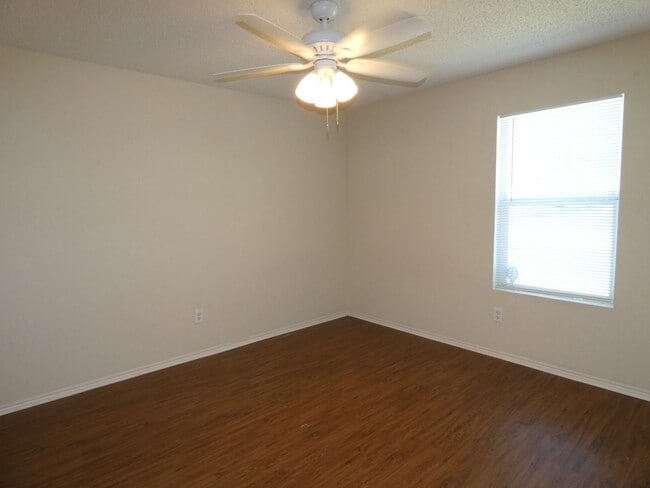 Building Photo - 6920 Meadow Way Ln
