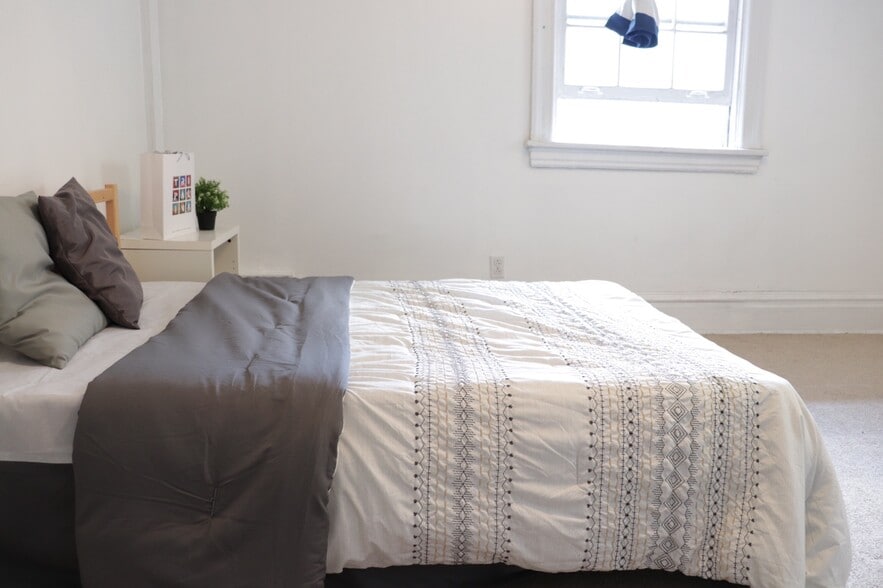 Building Photo - 5801 Douglas St