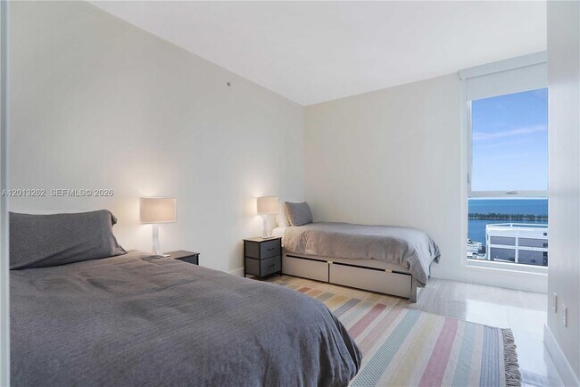 Building Photo - 1300 Brickell Bay Dr