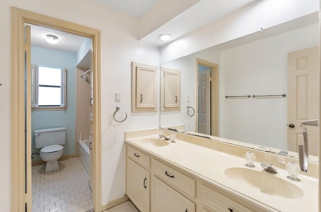 Building Photo - 3339 Three Pines Dr