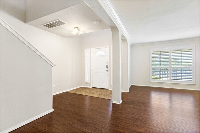 Building Photo - 4 Bedroom/2.5 Bath Wildhorse Subdivision