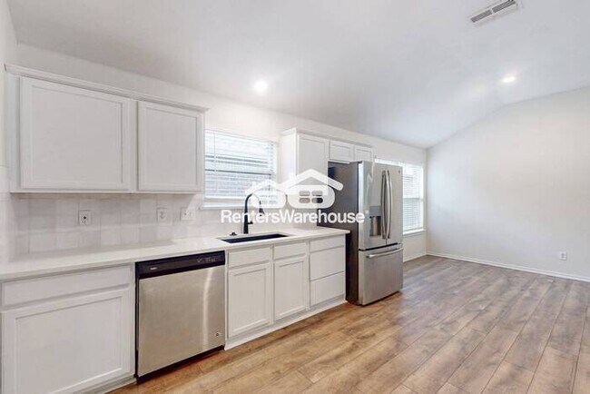 Building Photo - READY FOR MOVE-IN, 3-BEDROOM, 2-BATH HOME ...