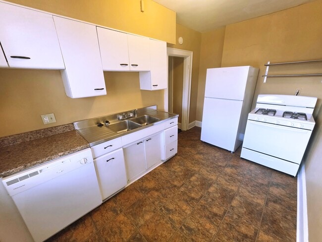 Kitchen with Dishwasher - 352 1/2 E 20th Ave