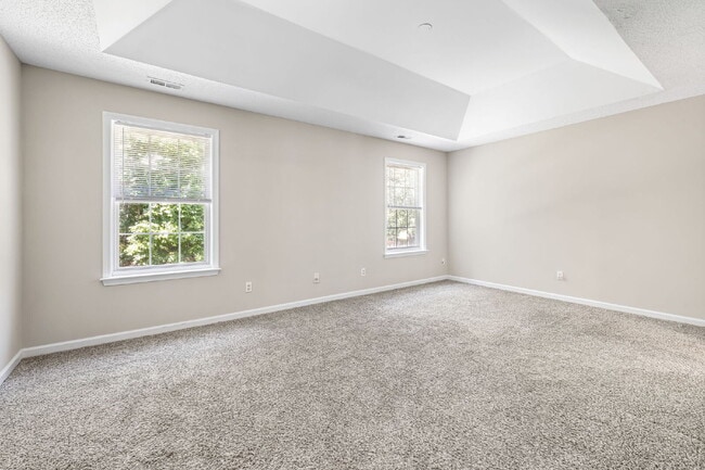 Building Photo - Very quiet and private location in heart of RTP