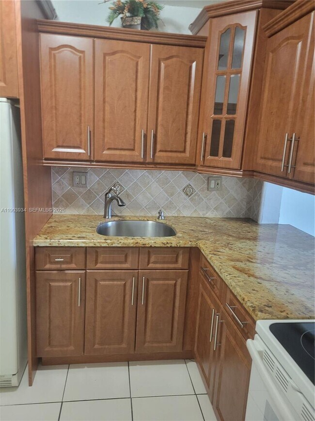 Building Photo - 120 Royal Palm Rd