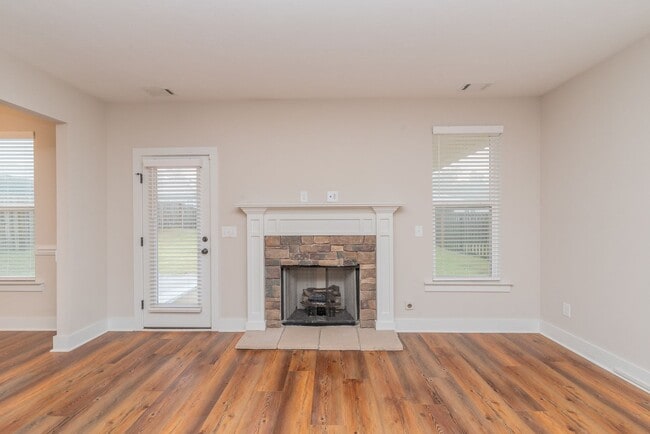 Building Photo - Welcome home to Summerton Village, where beauty, comfort, and value come together effortlessly.