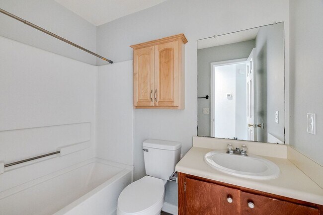 Building Photo - Spacious 3 Bedroom Home with Garage & Large Fenced Yard in Rincon