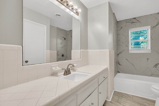 Building Photo - Renovated 3 Bedroom 2 Bath Home for Rent!