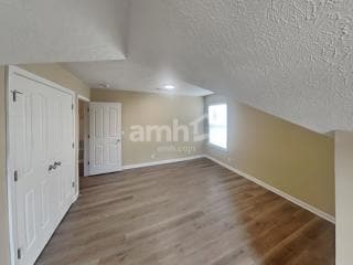 Building Photo - 8825 Cressent Glen Ct