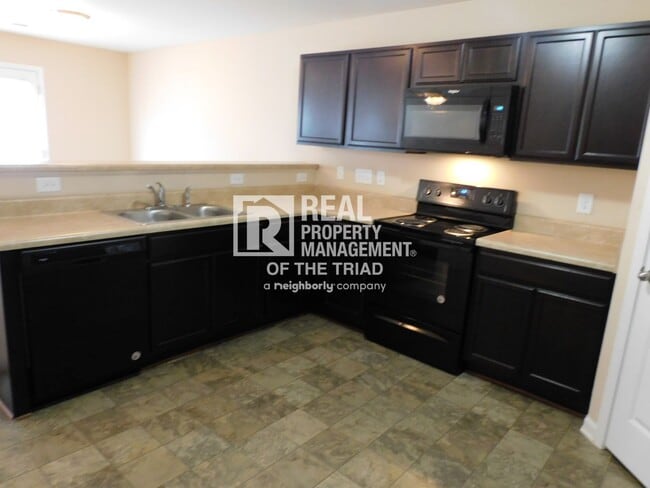 Building Photo - Pre-Market Newer 4 Bedroom / 2 Car Garage ...
