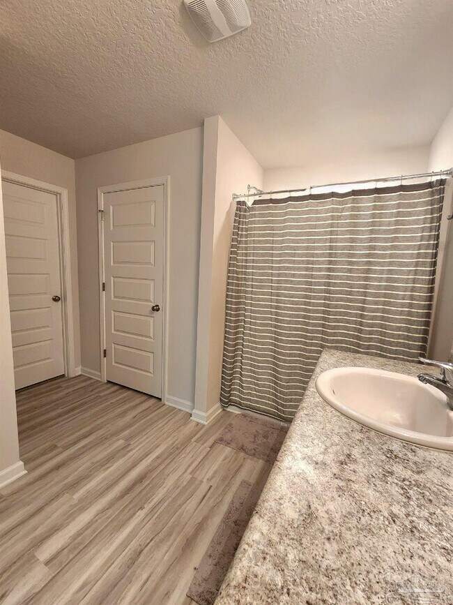 Building Photo - 5379 Peach Dr