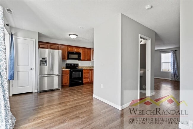 Building Photo - Beautiful Townhome in Sunset