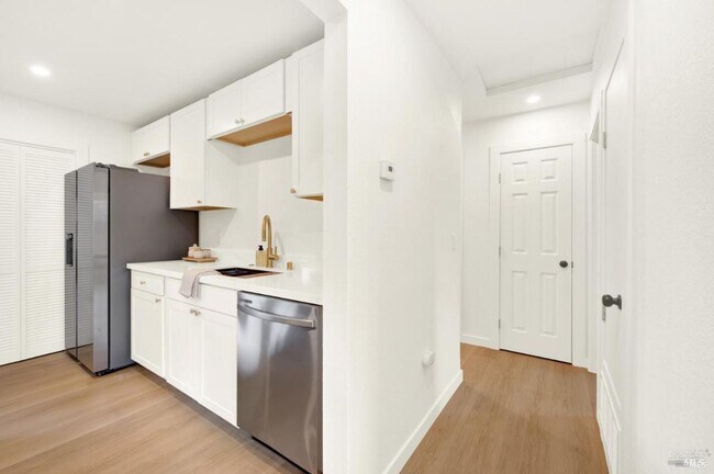 Building Photo - 6610 Oak Leaf Ct