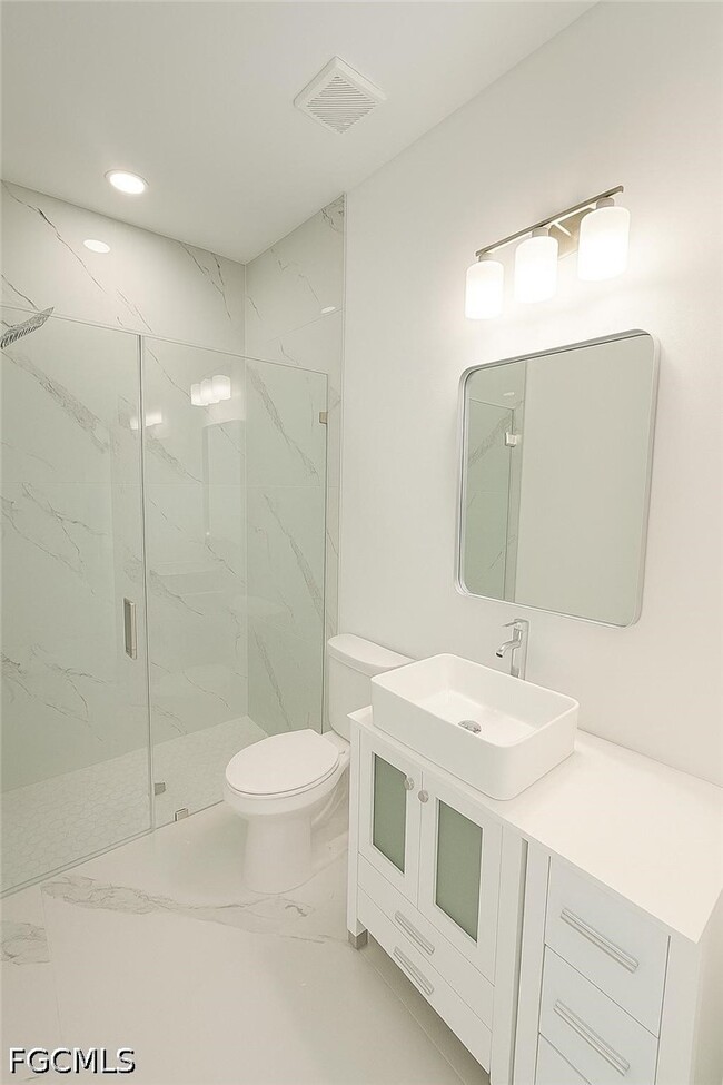 Building Photo - 612 Ames St E