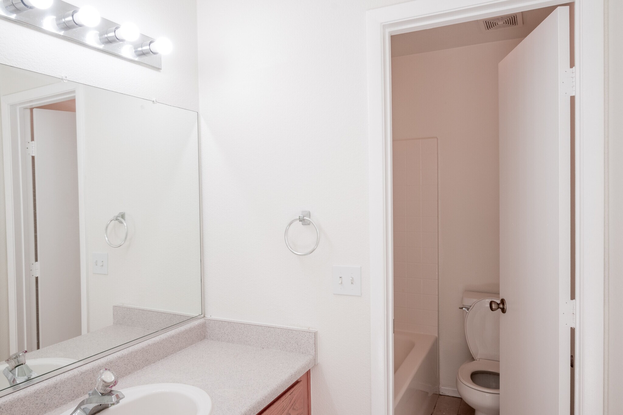 Building Photo - 7924 Horn Tail Ct