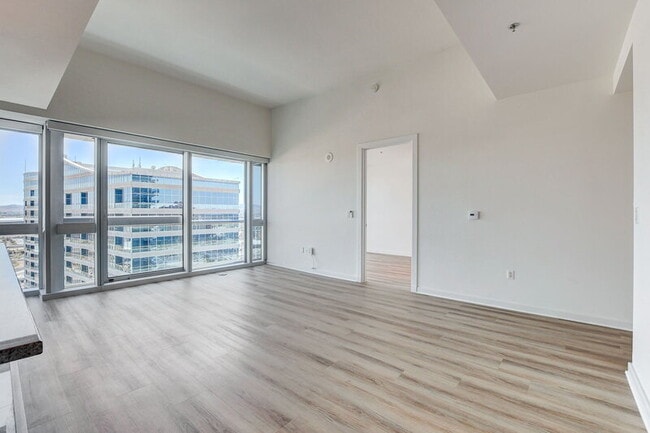 Building Photo - 4471 Dean Martin Dr