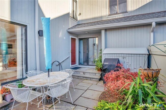 Building Photo - 3 Sandlewood Ln