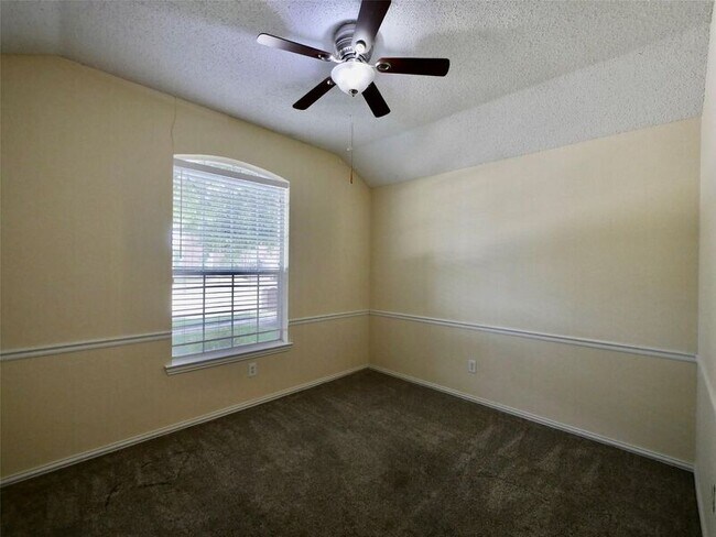 Building Photo - 4502 Highlands Dr