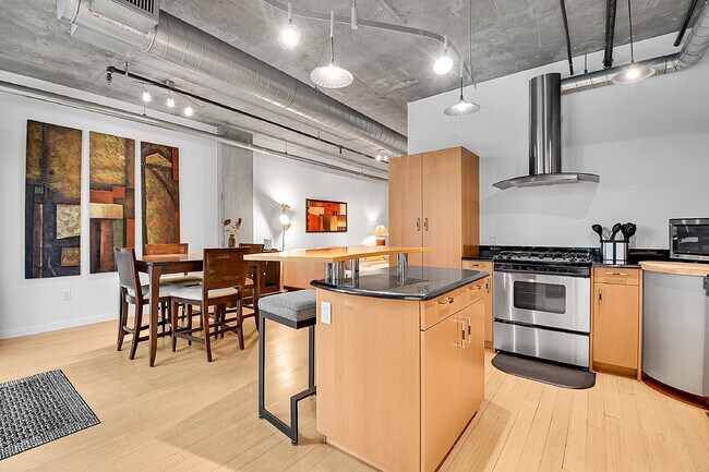 Building Photo - $1,850, 1 bed, 1.5 bath located in Denver ...
