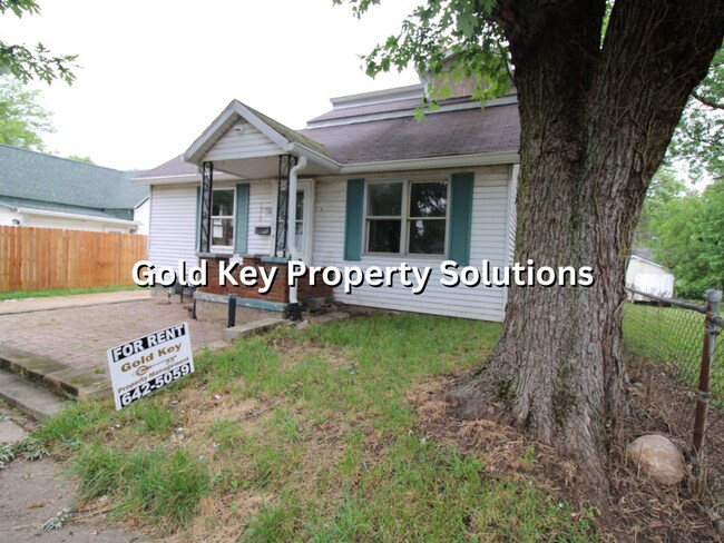 Building Photo - All Electric 3 BR 1 BA House with Garage, ...