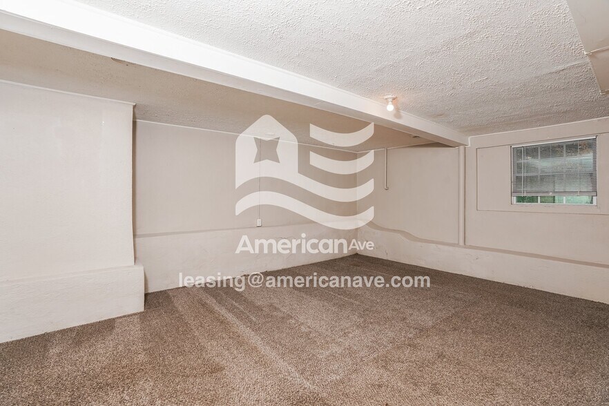 Building Photo - 290 Lilly Ave