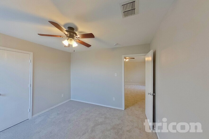 Building Photo - 216 Rambling Way