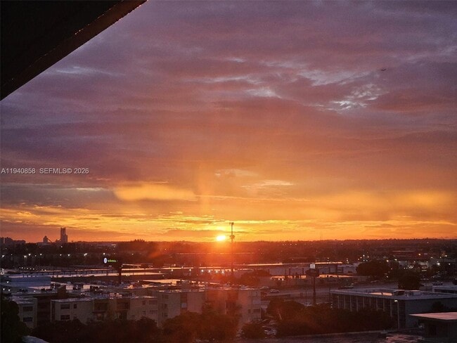 Building Photo - 1825 W 44th Pl