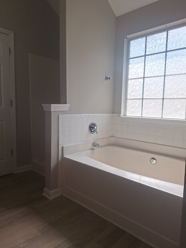 Building Photo - 5646 One Lake Way